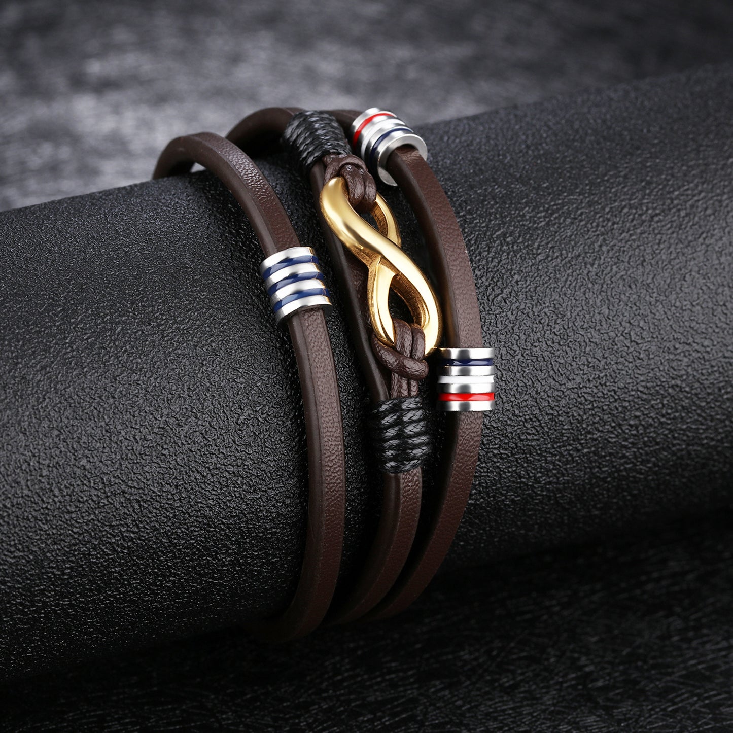 "Rustic North American Leather Bracelet - Handcrafted for Style and Durability" Roljord