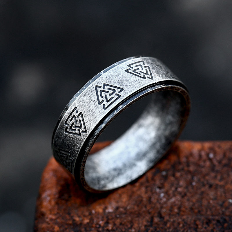 "Timeless Steel Men's Vintage Ring - Classic Style for Modern Gentlemen" Roljord