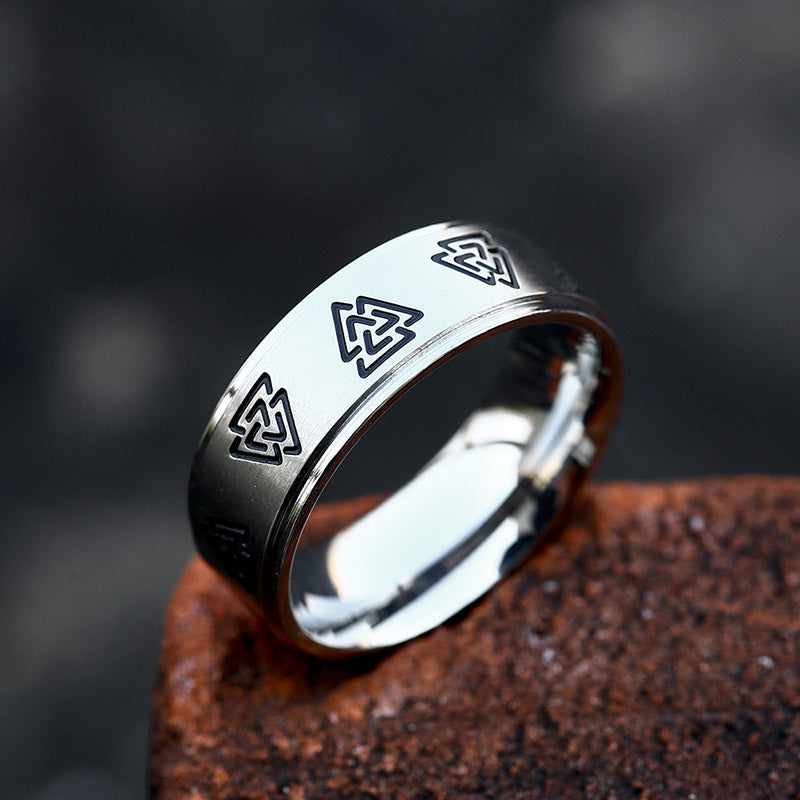 "Timeless Steel Men's Vintage Ring - Classic Style for Modern Gentlemen" Roljord